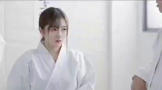 我害羞校花级小美女穿着空姐制服黑丝和排骨男友在房间啪啪妹子咋会看上这男的一点都不帅23